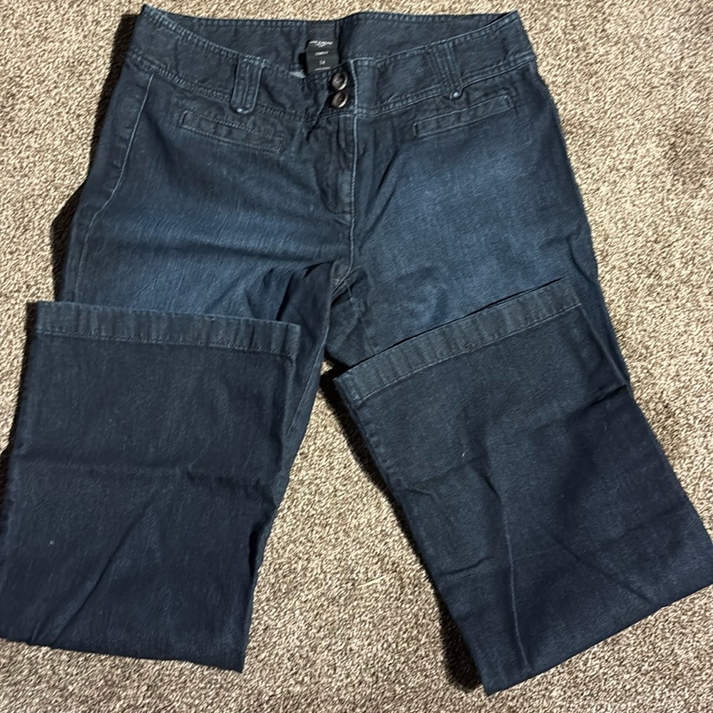And Taylor size curvy 14 
Boot cut jeans